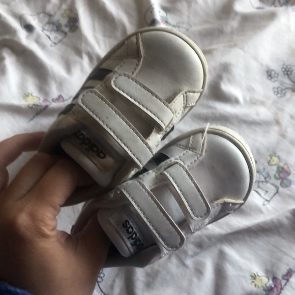 BABY ADIDAS VELRO SHOES SIZE US 4 - Picture 2 of 8